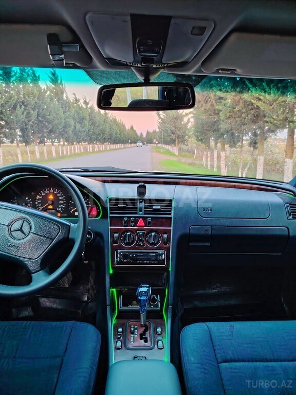 Mercedes C 200
