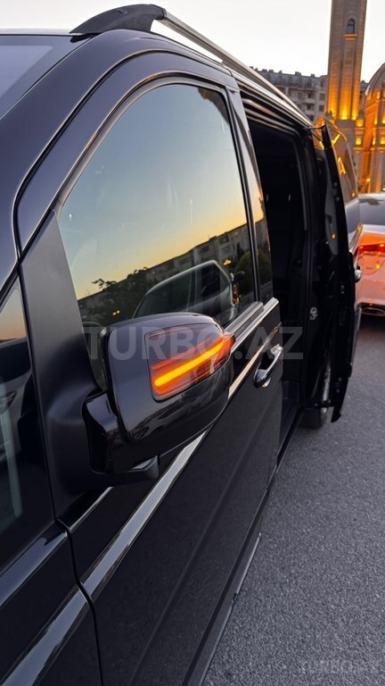 Mercedes Viano