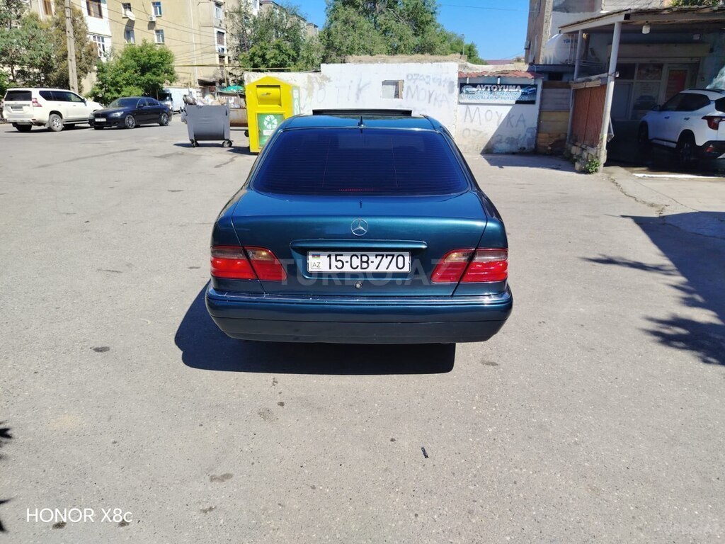 Mercedes E 240