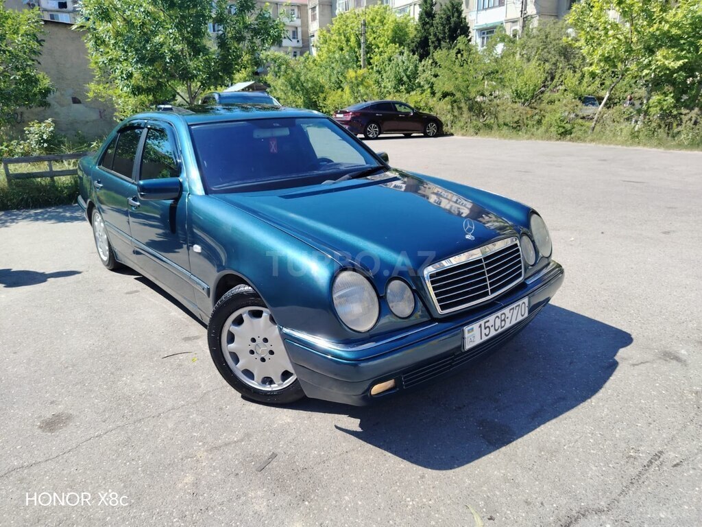 Mercedes E 240