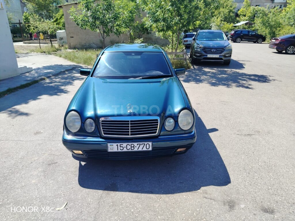 Mercedes E 240