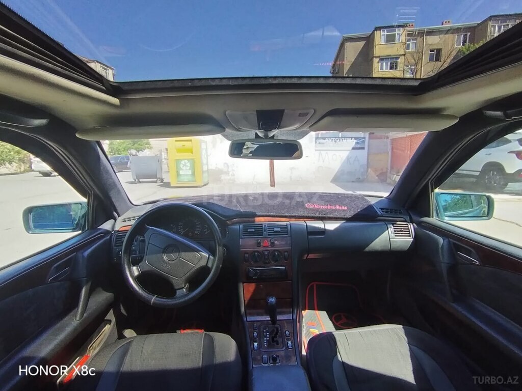Mercedes E 240