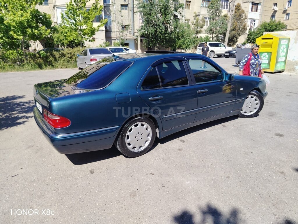 Mercedes E 240