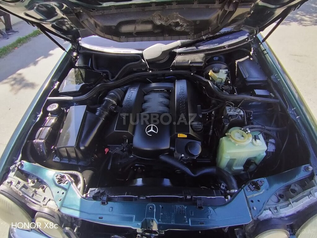 Mercedes E 240