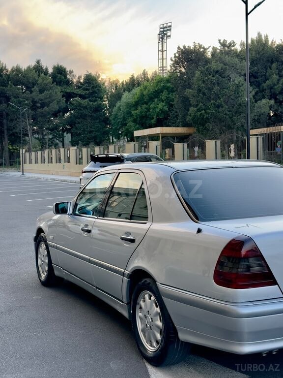Mercedes C 200
