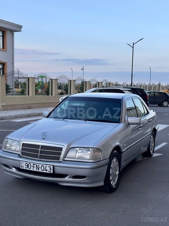 Mercedes C 200
