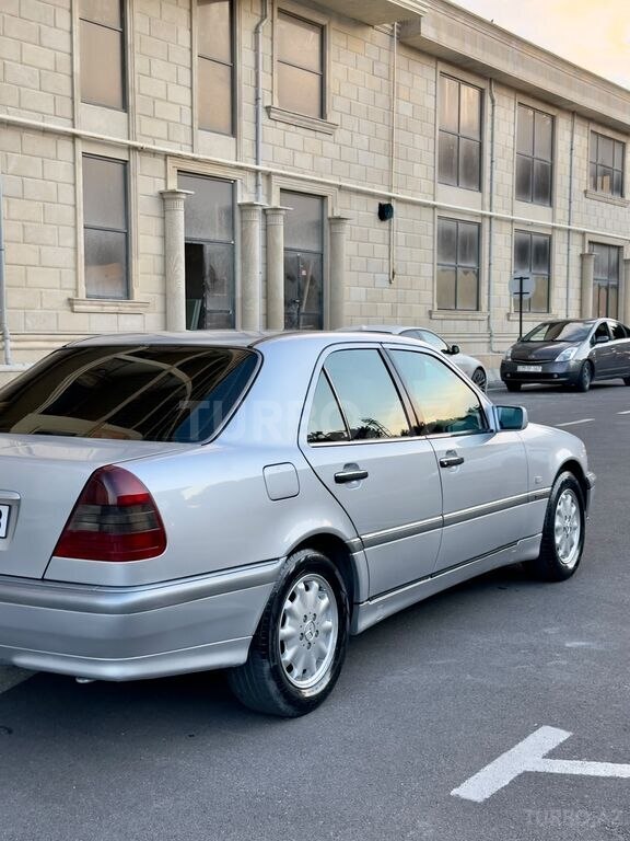 Mercedes C 200