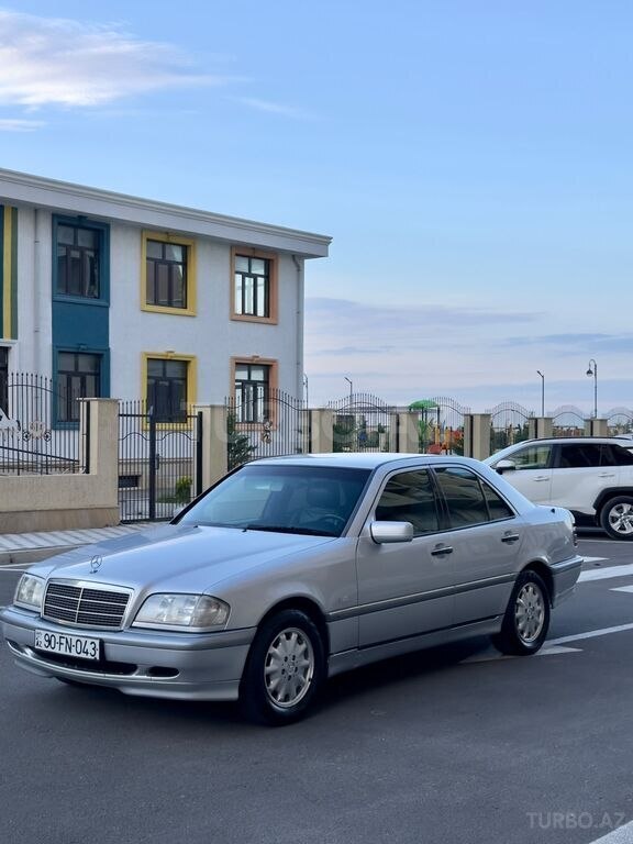 Mercedes C 200