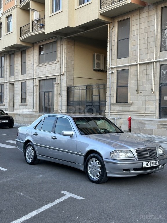 Mercedes C 200