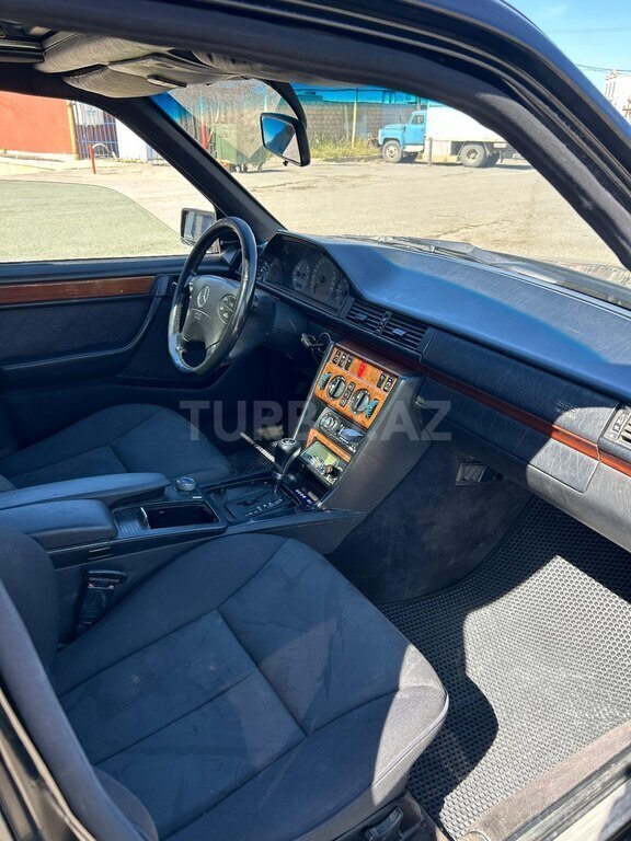 Mercedes 300 D 4MATIC