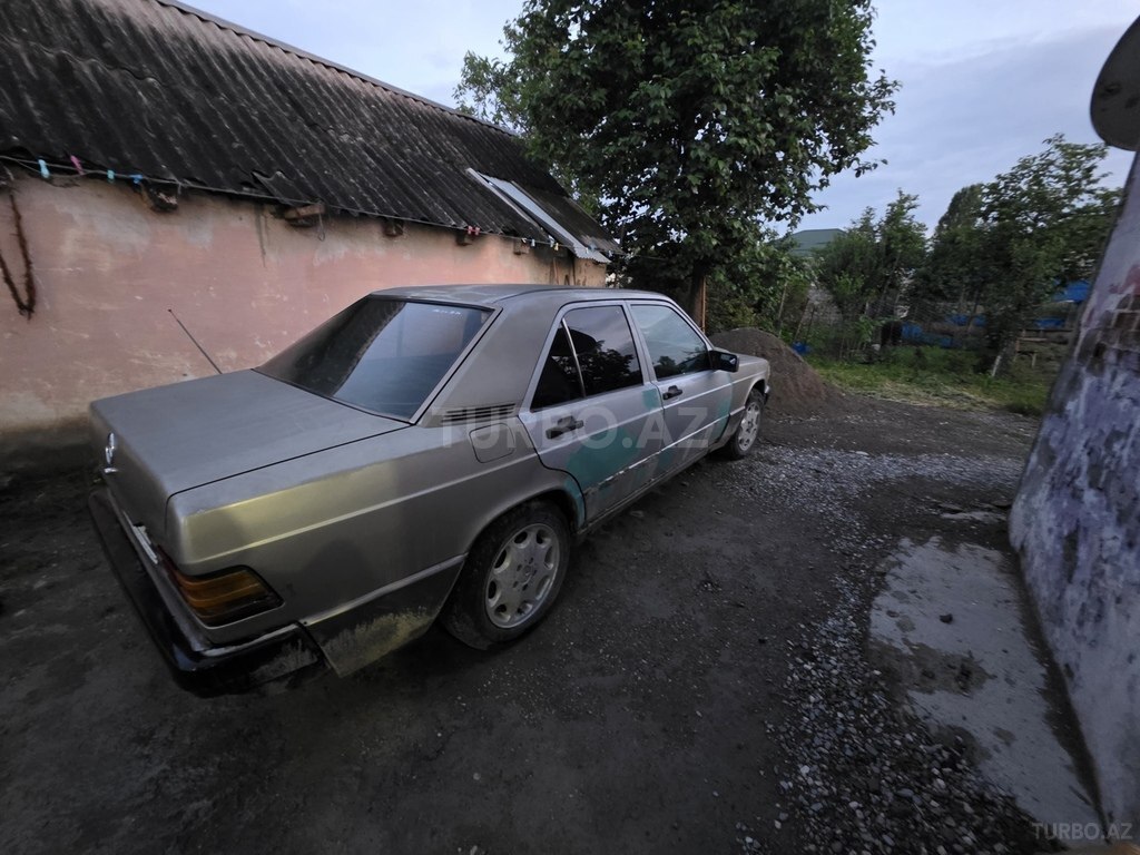 Mercedes 190