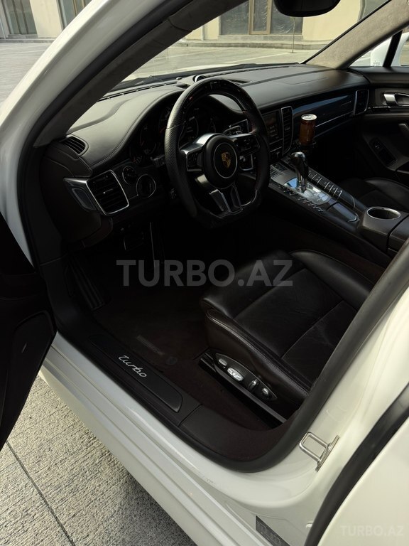 Porsche Panamera Turbo S