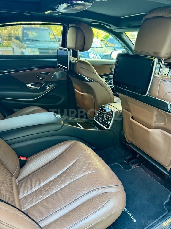 Mercedes S 550