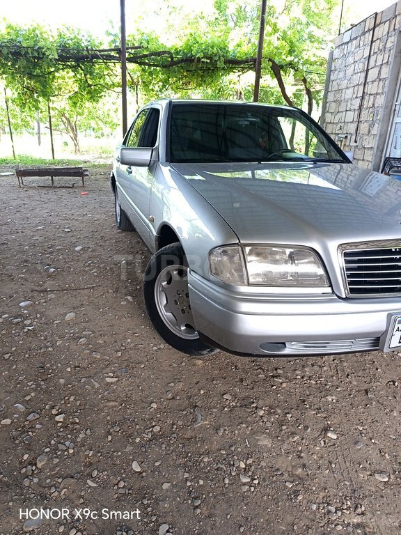 Mercedes C 200