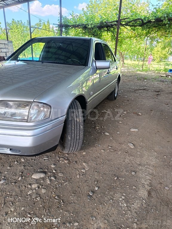 Mercedes C 200