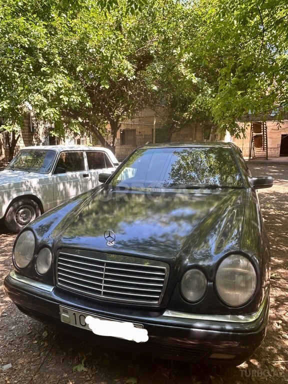 Mercedes E 230