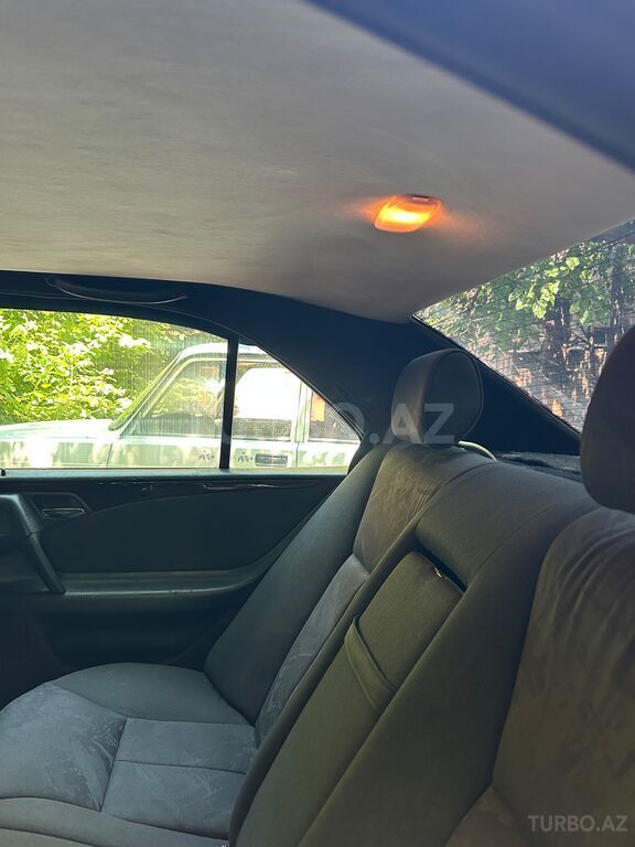 Mercedes E 230