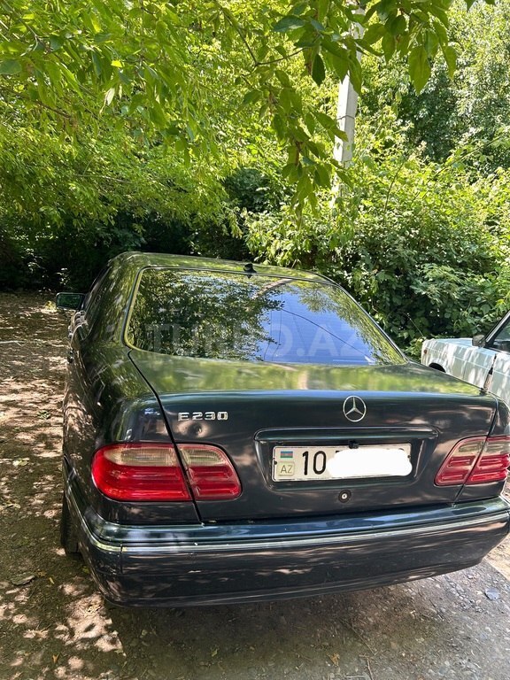 Mercedes E 230