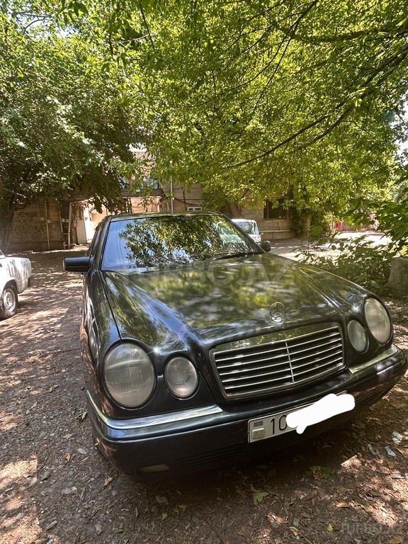 Mercedes E 230