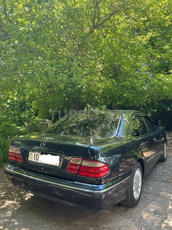 Mercedes E 230