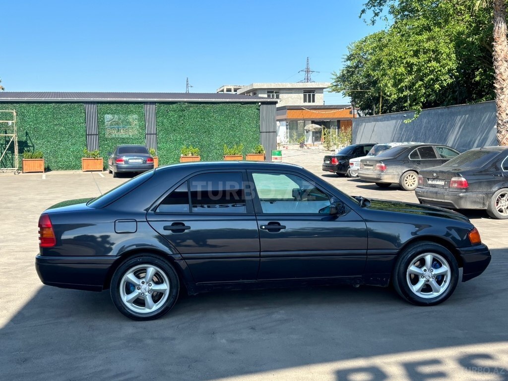Mercedes C 180