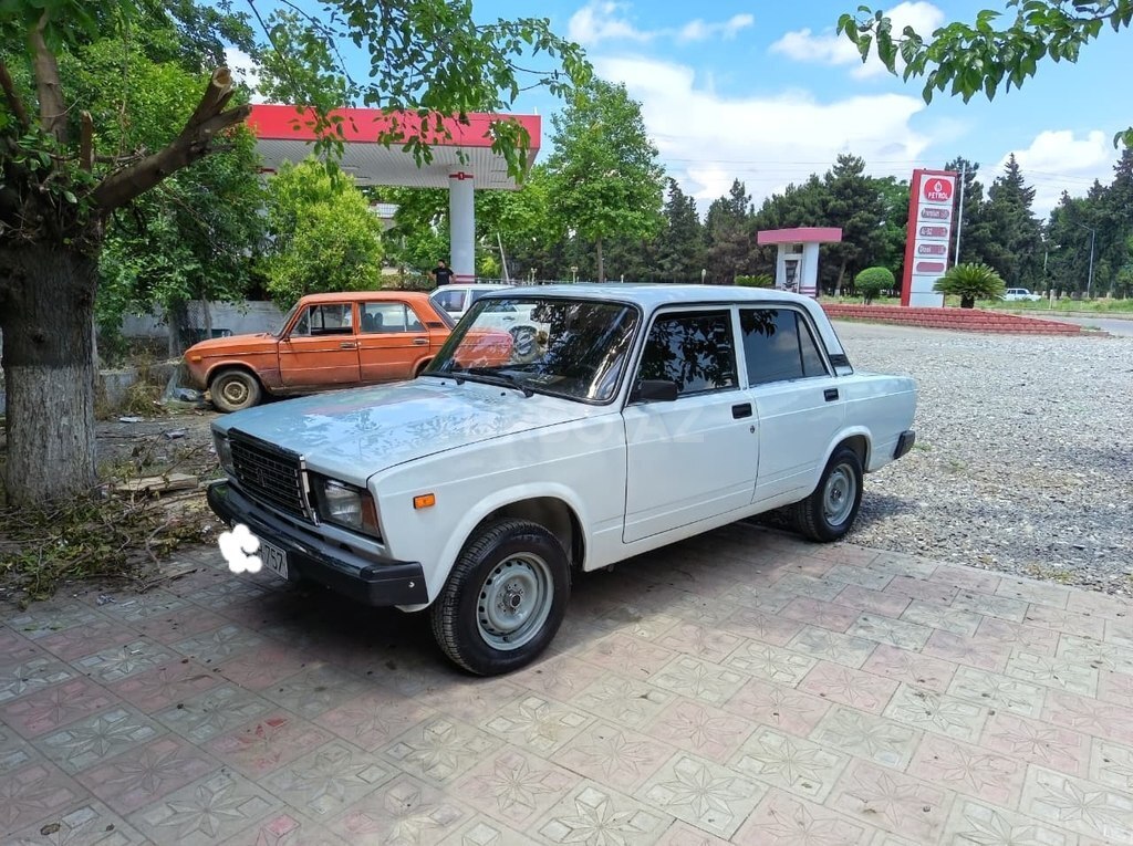 LADA (VAZ) 2107