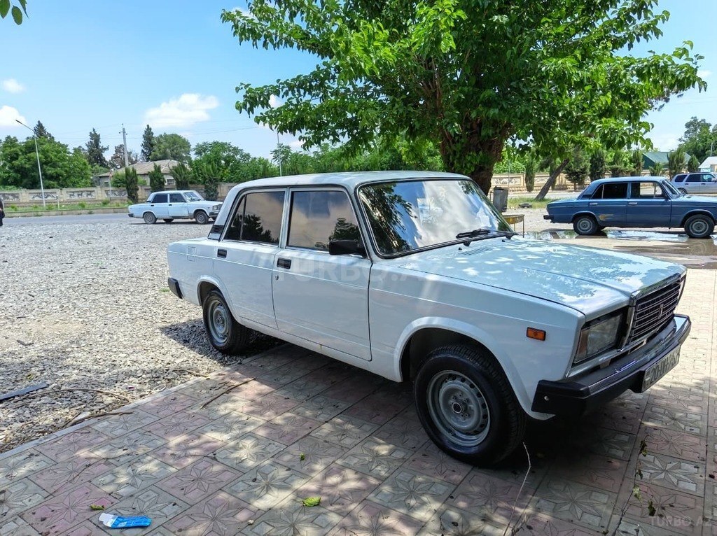 LADA (VAZ) 2107
