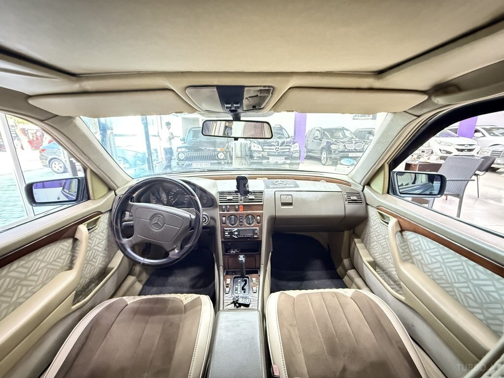 Mercedes C 200