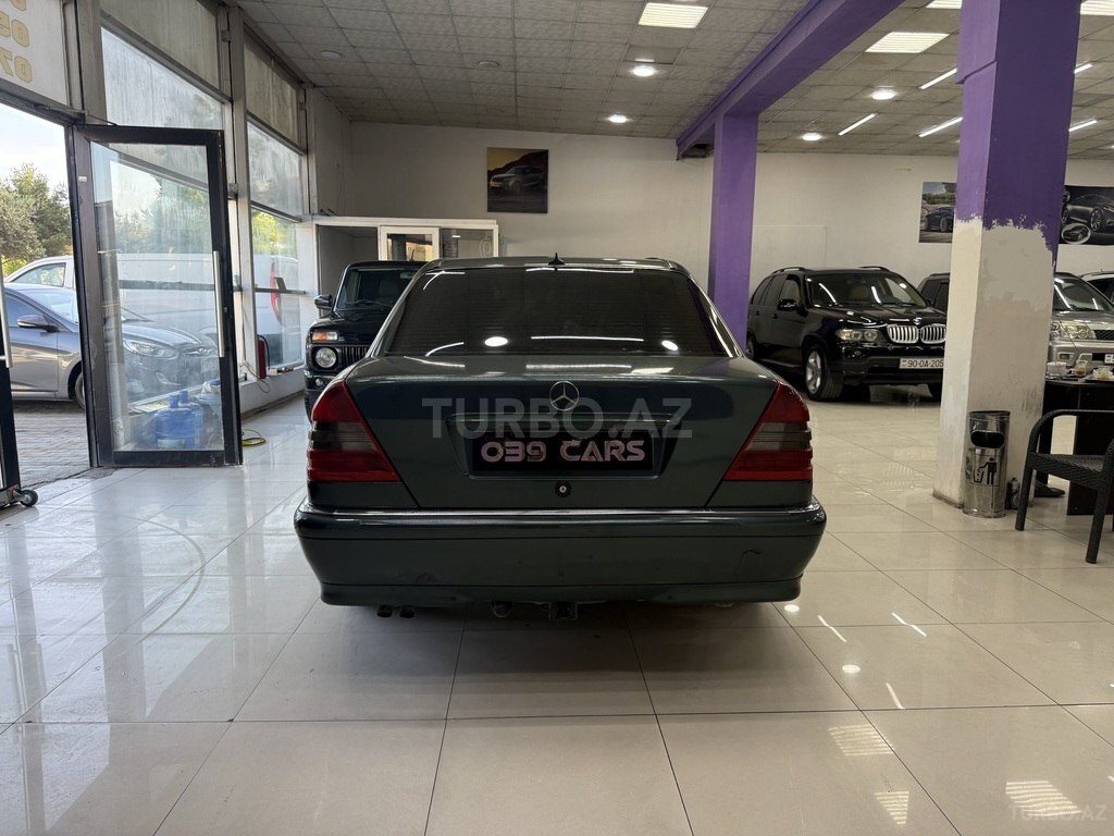 Mercedes C 200