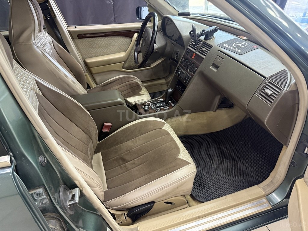 Mercedes C 200