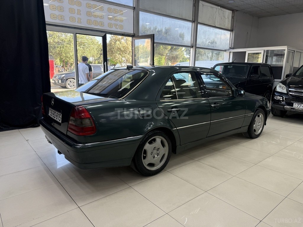 Mercedes C 200