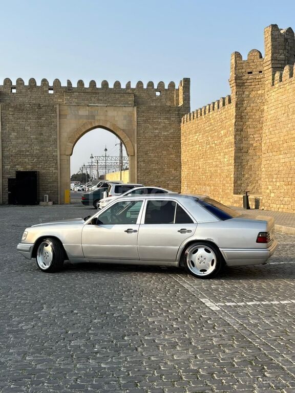 Mercedes 300 E