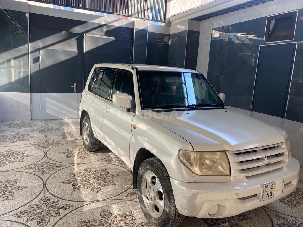 Mitsubishi Pajero io