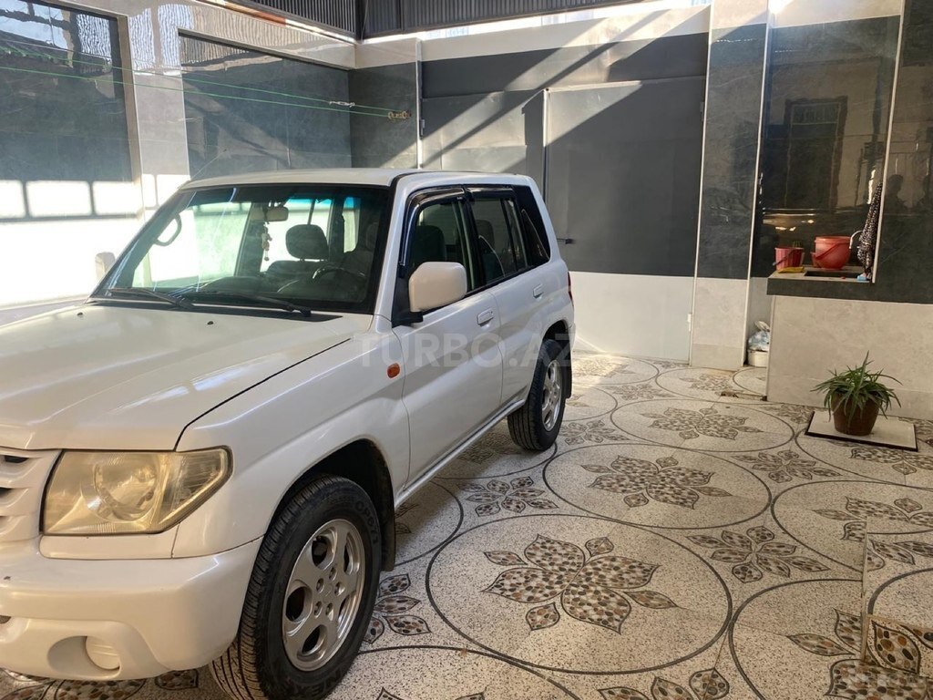 Mitsubishi Pajero io