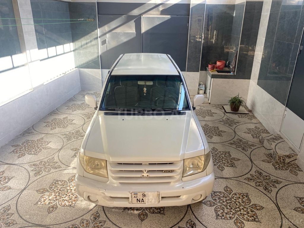 Mitsubishi Pajero io