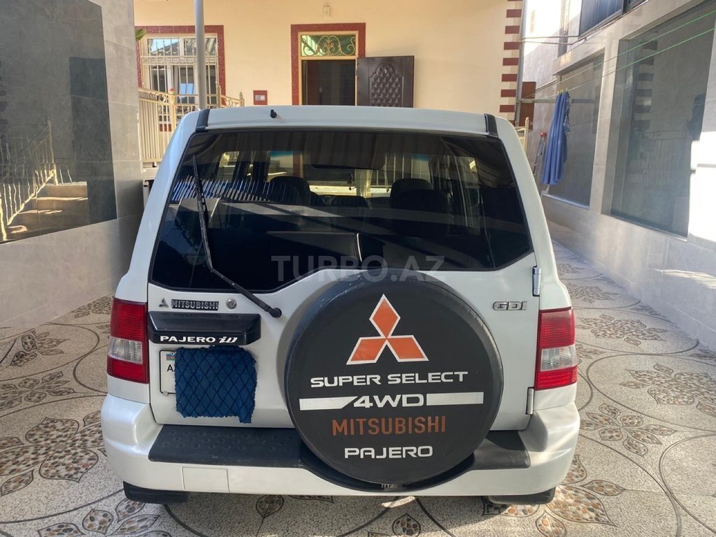 Mitsubishi Pajero io