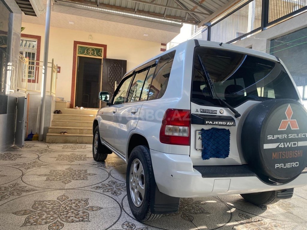 Mitsubishi Pajero io