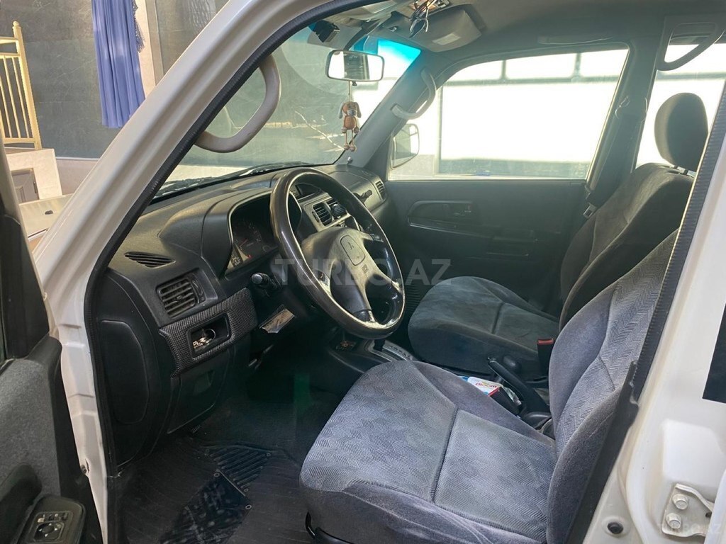 Mitsubishi Pajero io
