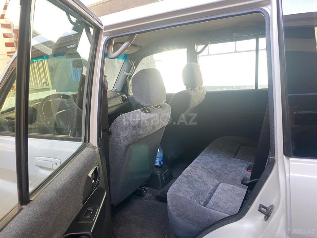 Mitsubishi Pajero io