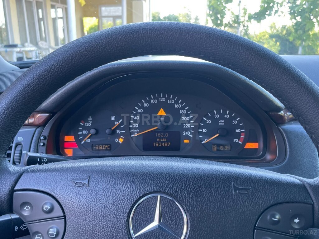 Mercedes E 240