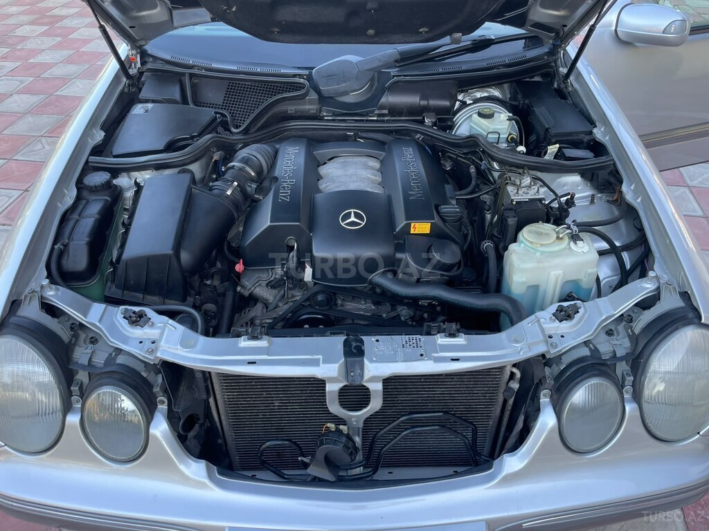 Mercedes E 240