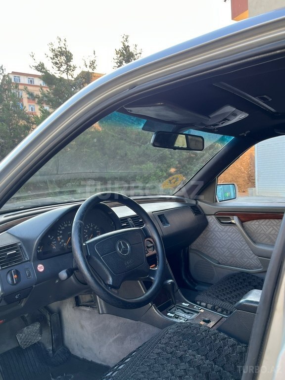 Mercedes C 200