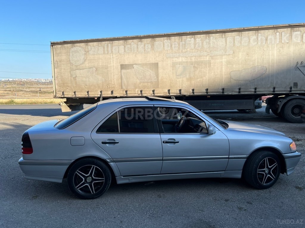 Mercedes C 200