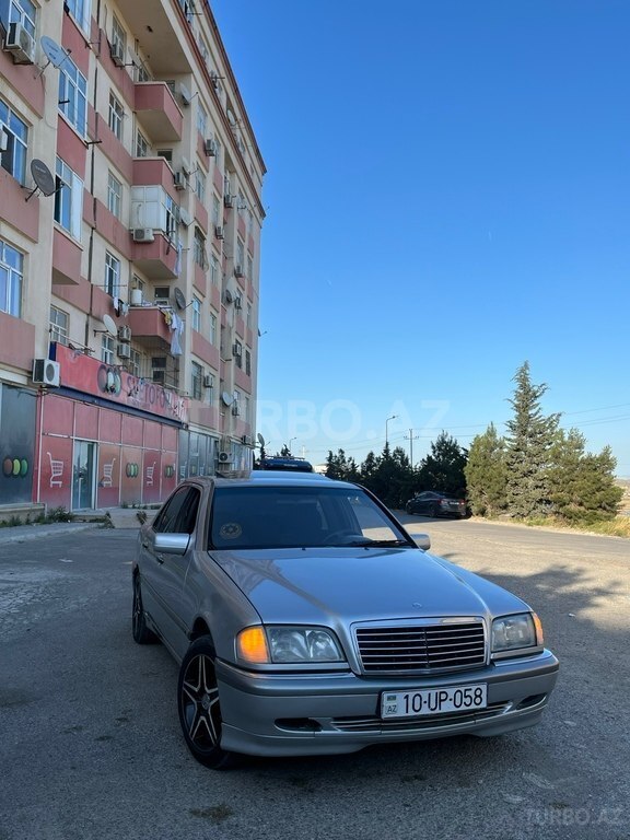 Mercedes C 200
