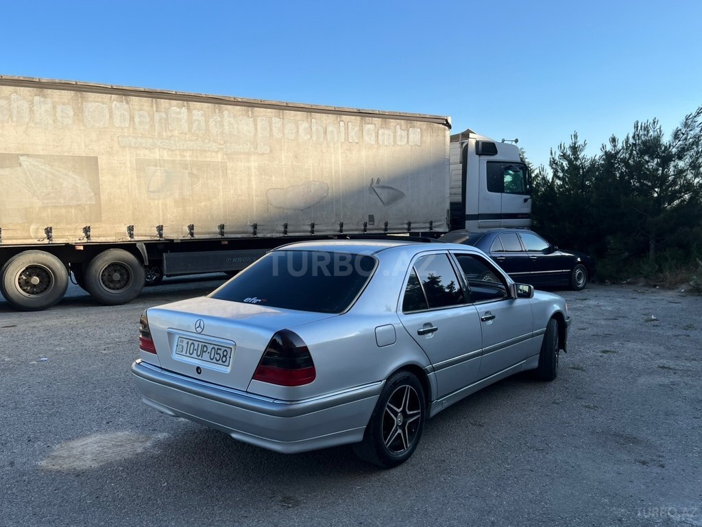 Mercedes C 200
