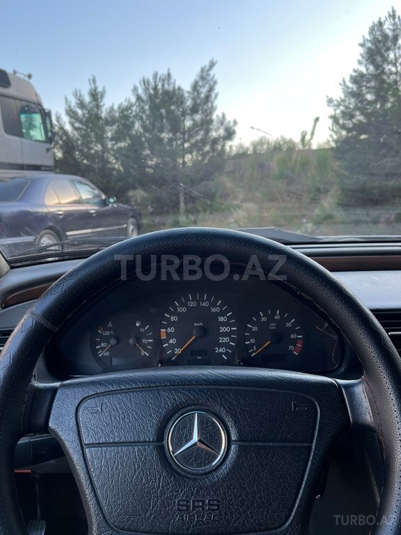 Mercedes C 200