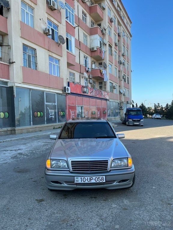 Mercedes C 200