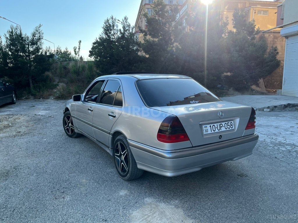 Mercedes C 200
