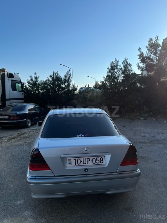 Mercedes C 200