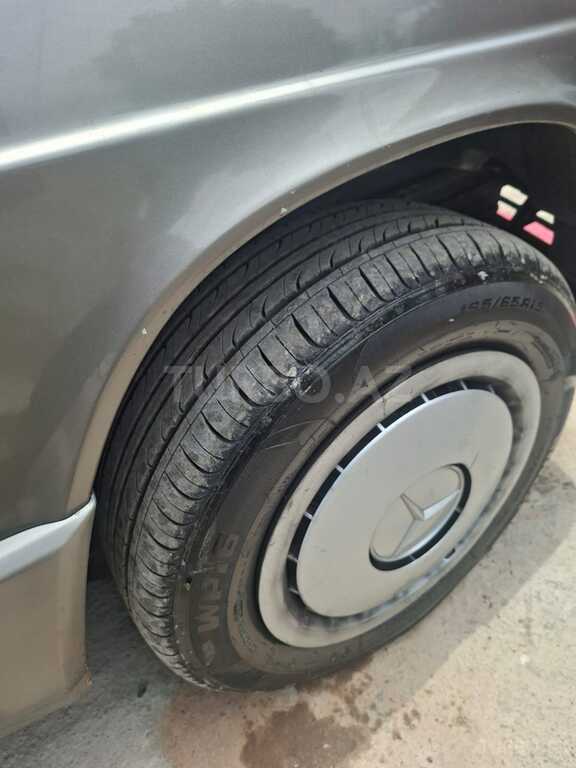Mercedes 190